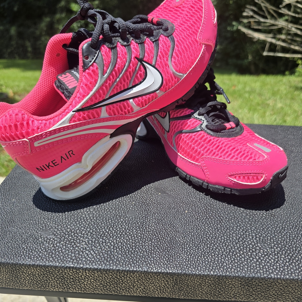 Nike Air Dynamic Pink and Black Runners